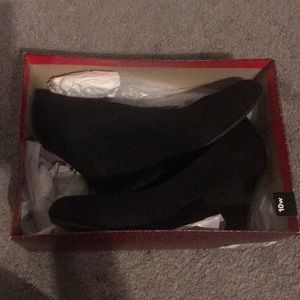 Black Karlie Karliel Wedges!